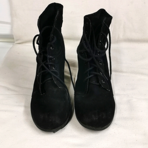Black suede boots - Picture 1 of 5